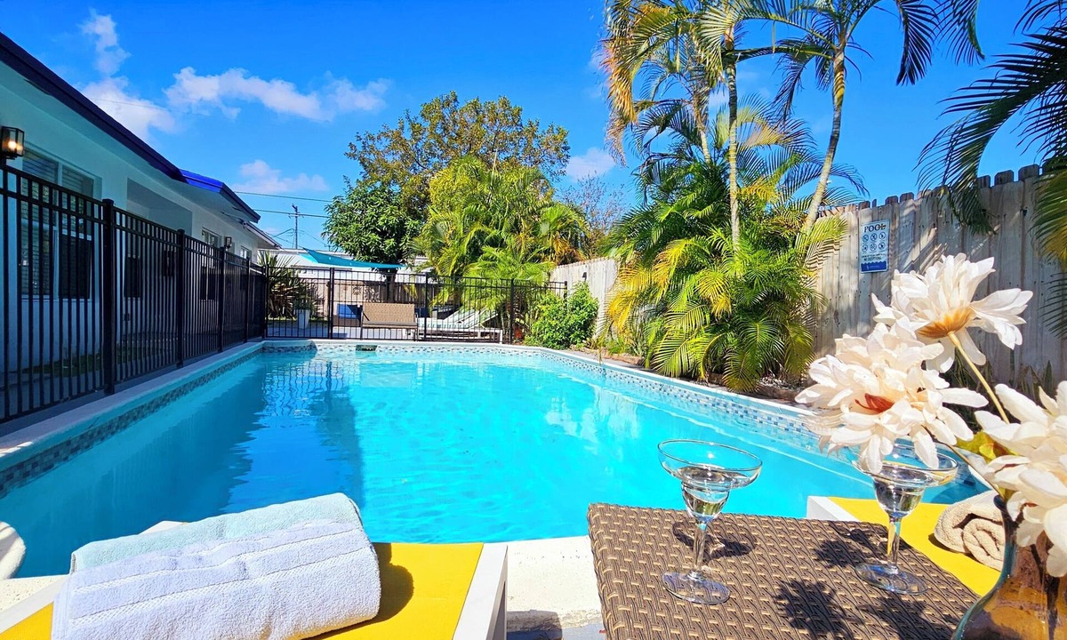 Central Oakland Park Villa | 10 minutes to the beach, Cozy Family Stay · Near everything · Free Parking