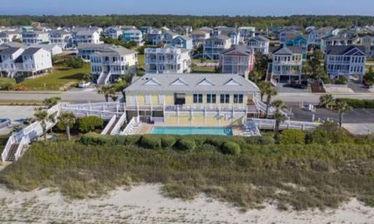 Bolivia Condo | 1st floor Winding River 2 bed condo withnBeach house on Holden!