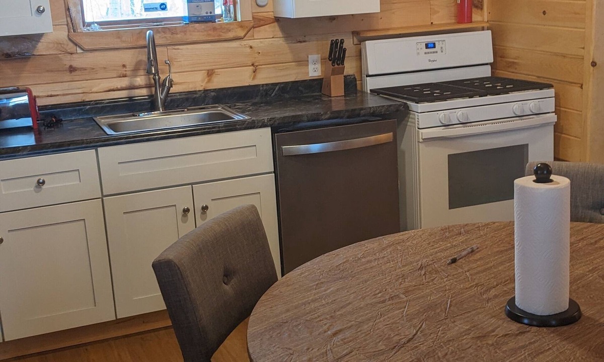 South Rutland House | #2 - 3 bedroom upper, right on Tug hill C5a trail.11 miles from exit 131 of 81.