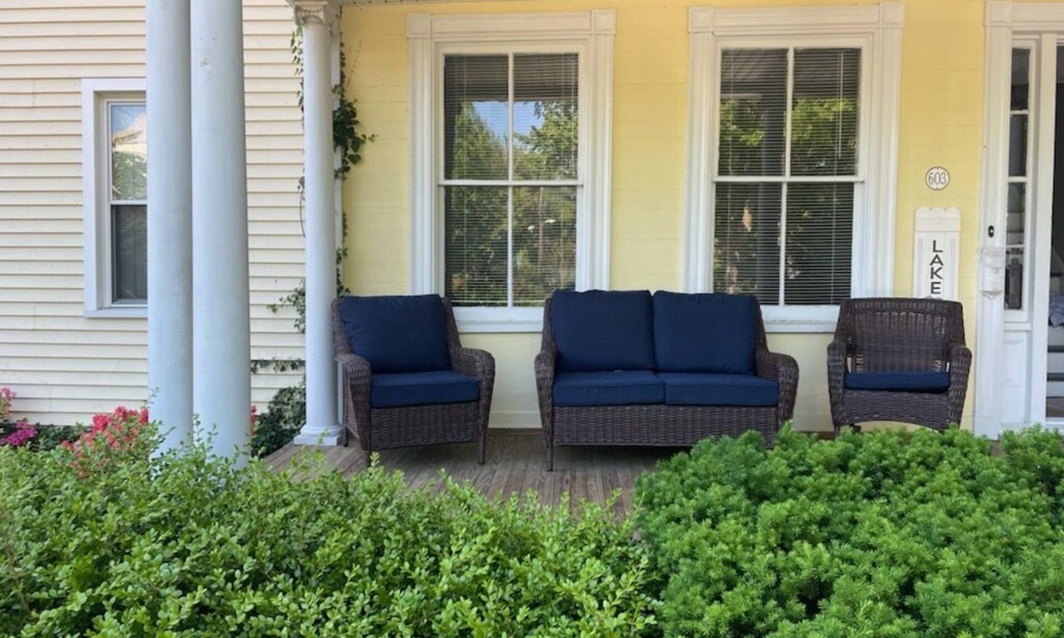 Saint Joseph House | 2 bdr historic house located one block/walking distance to downtown St. Joe!