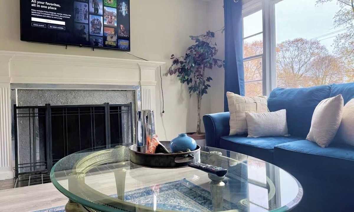 East Irondequoit Apartment | 2-bedroom Elegant Escape in the city of Rochester!