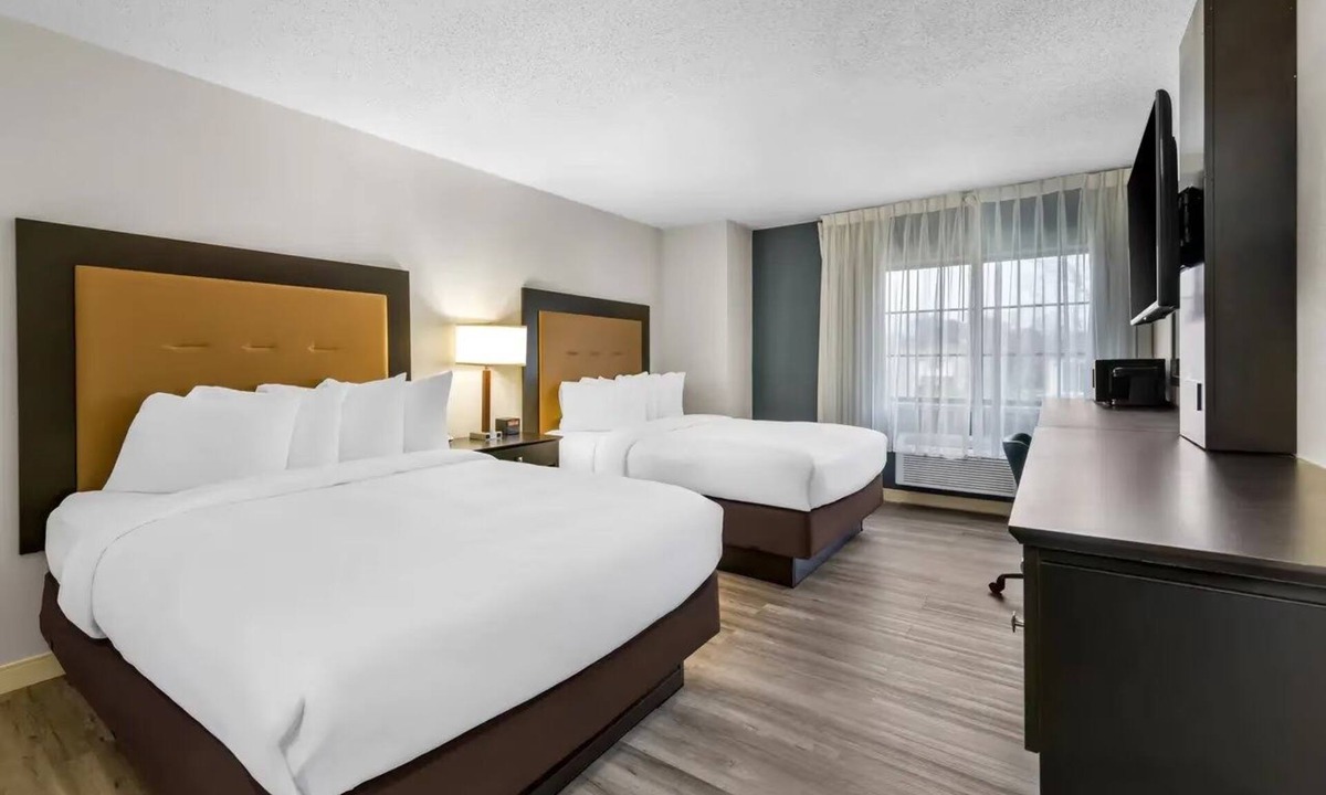 Brewerton Hotel | 2 Convenient Rooms w/Extra Parking for Larger Vehicles or Boats