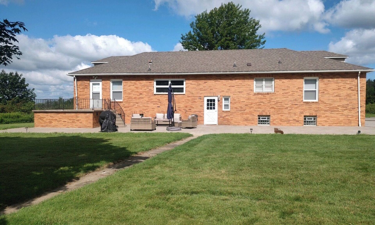 Town of Concord House | 21min from Buffalo Bills Stadium! Family-sized home with game room & firepit.