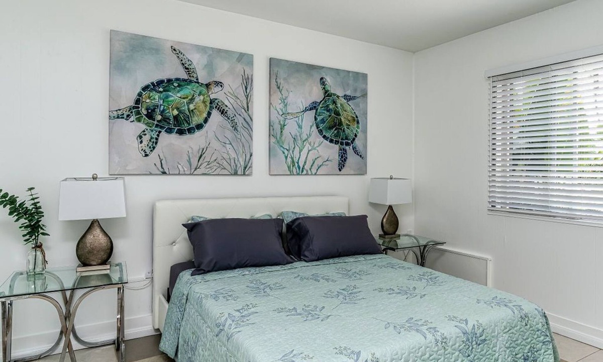 Loma Alta House | 2bd home with secluded backyard w BBQ near the beach