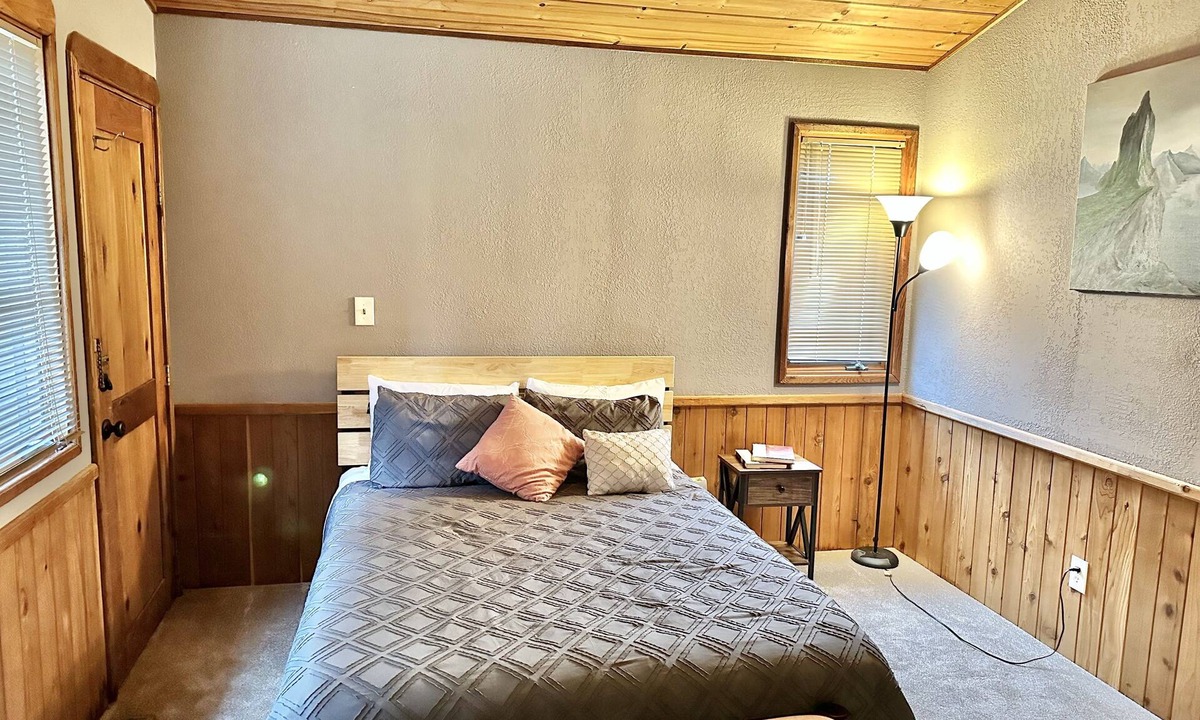 Campobello Cabin | 2br Queen Eagles Cabin in Campobello SC near upcoming Saluda Trail