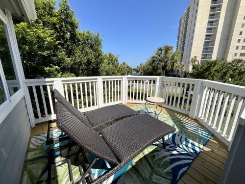 Arcadian Shores Villa | 3A Windermere by the Sea - access to all amenities! villa