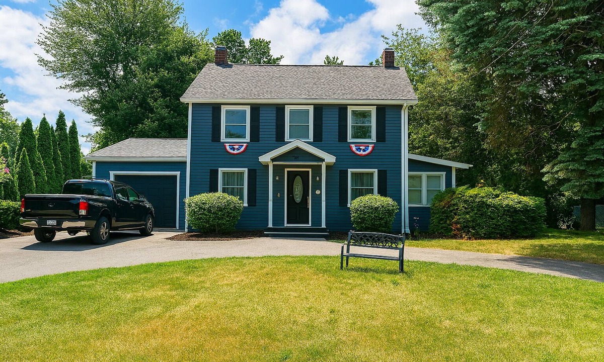 Newtonville House | 3BR Albany Home w/Private Pool, Large Yard, Near Airport & SUNY