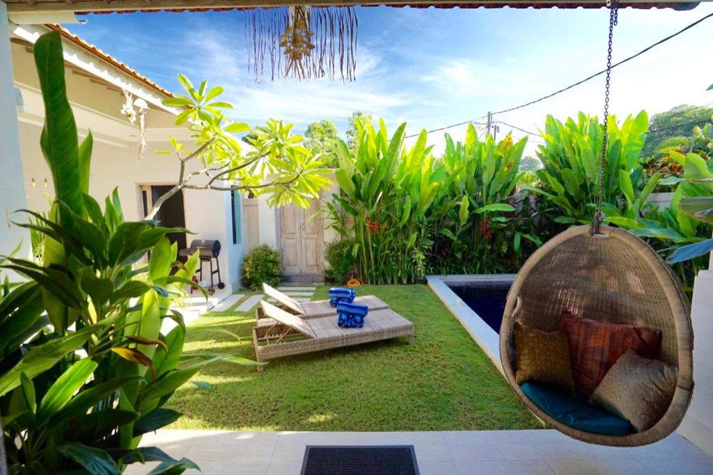 Batubelig Villa | 3BR LUX SEMINYAK BEACH VILLA with GARDEN POOL CINEMA AND WALK TO BEACH
