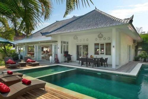 Sunset Road Villa | 4 Bedroom, 4 Bathroom Tropical Pool Villa in Seminyak
