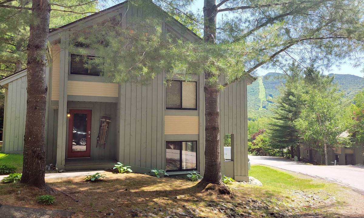 Lincoln House | Accessible level, comfy, FP, wood & mountain views, near Loon. C1081 by LRS