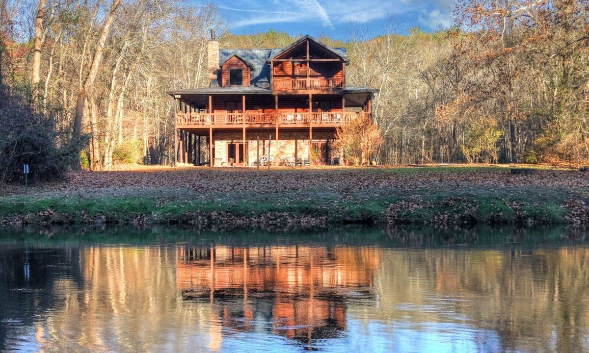 Copperhill Cabin | Astounding River View - Peaceful Seclusion, Hot Tub Soaks, Games & Fireside Sips
