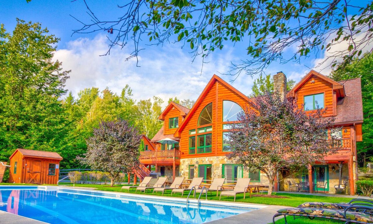 Wilmington House | August available! 7000 Sq.ft. Luxury Log Estate 10BR, Game House, Swimming pool!