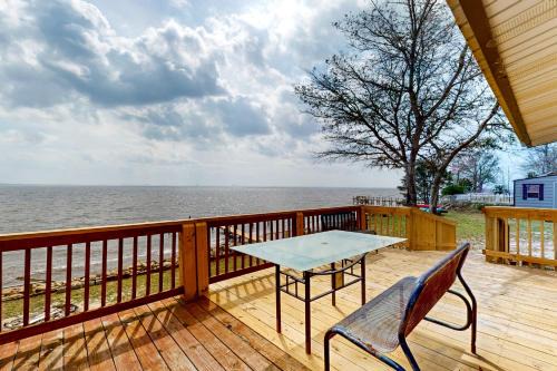 Freeport House | Bayfront Breeze