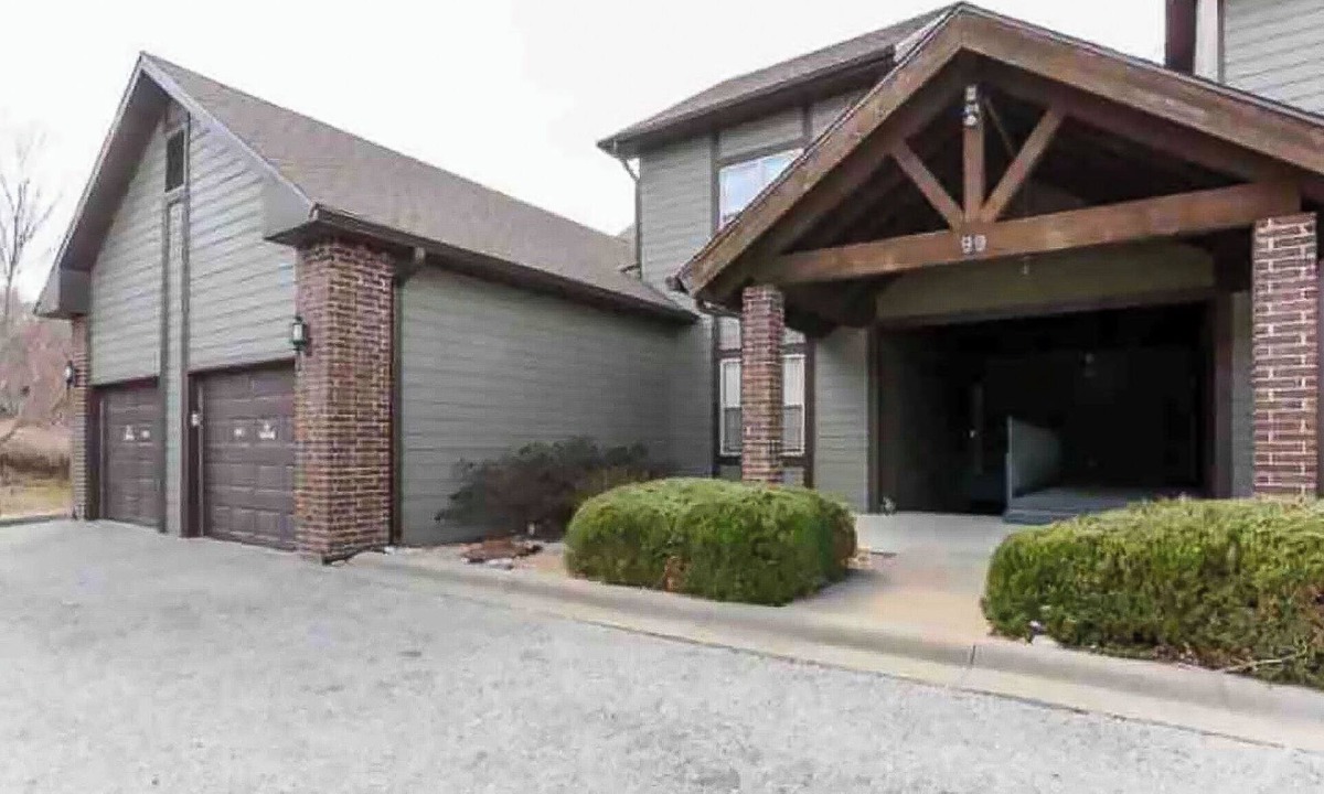 Branson West Villa | BD99-1: Serene 2-BR Family Villa – Your Perfect Getaway