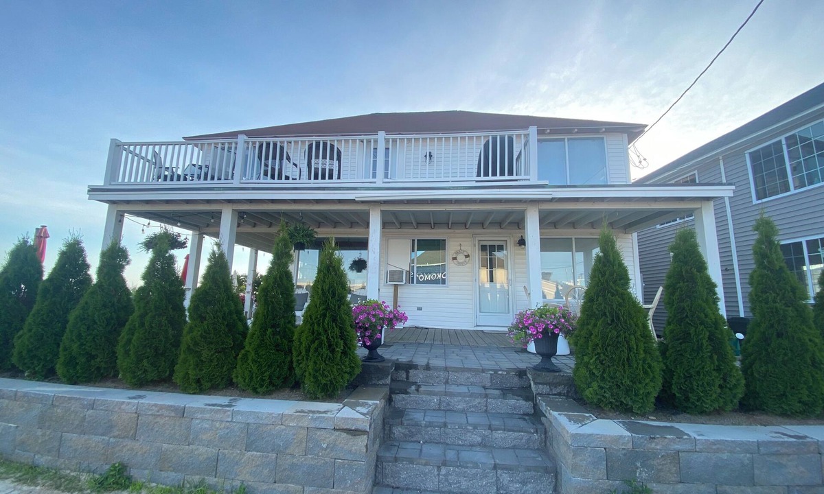 Old Lyme House | Beach House steps from the ocean! Old Lyme, CT