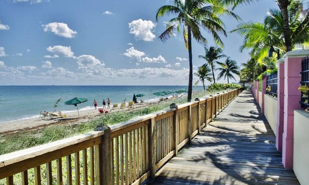 East Fort Lauderdale House | BEACHFRONT, OCEAN! 2 BEDRMS, 3 BATHRMS, Discounts for longer stay APP-VRR1500402
