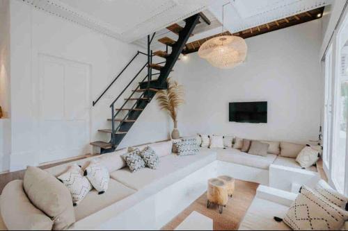 Batu Bolong Villa | Beachside Villa - Walk to Canggu Beach
