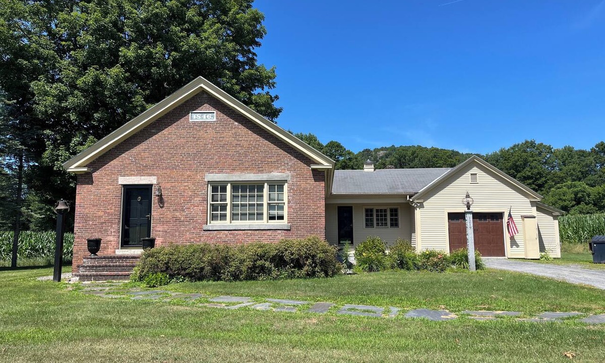 Post Mills House | Beautiful & Charming 3bedroom house with WiFi & Air Conditioning on NH/VT Border
