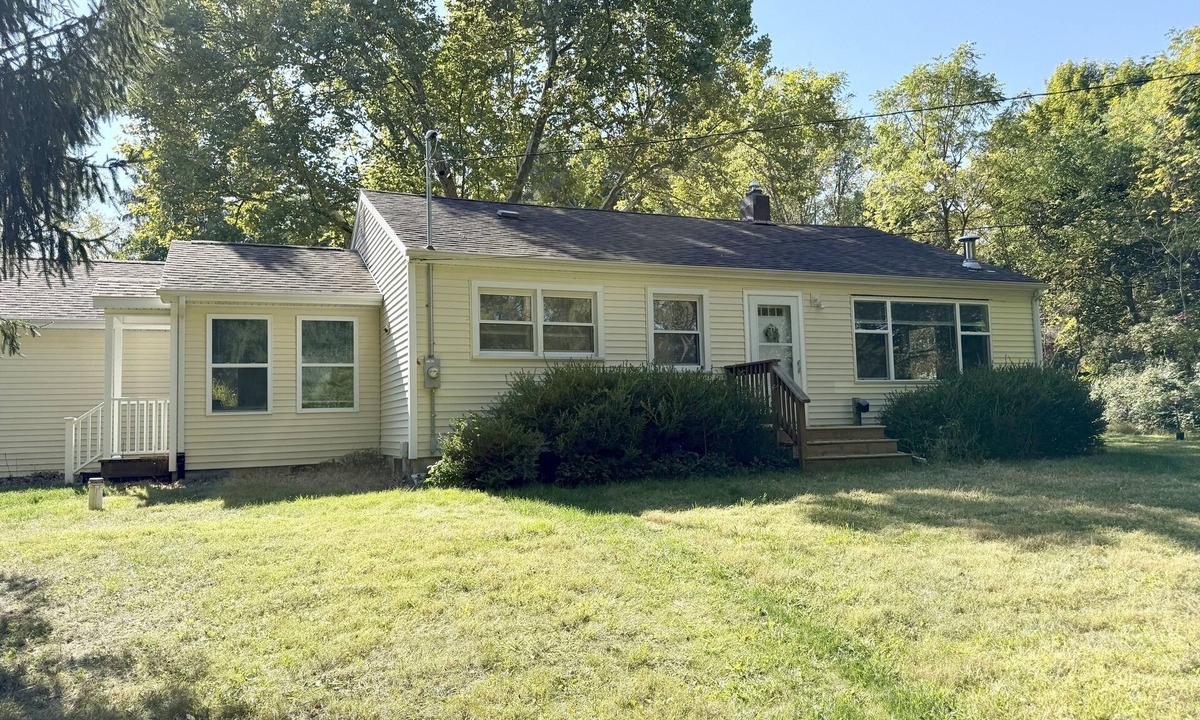 Bath House | Beautiful, CLEAN Home Close to MSU and Downtown in a Safe Country Setting