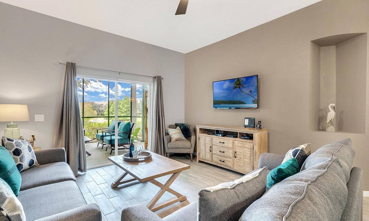 West Kissimmee Condo | Beautifully updated large family condo with King suite - 15 minutes to Disney