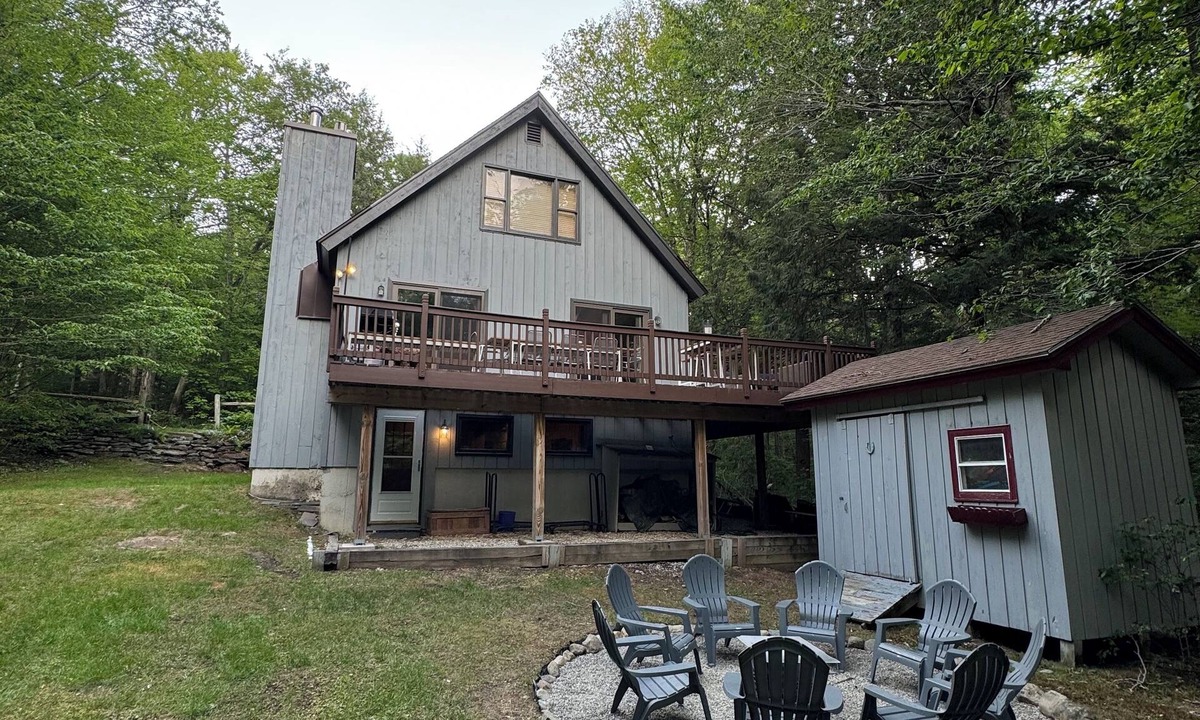 Wilmington Cabin | Brookside 3 Level cabin with amenities near Mt Snow Ski - Fireplace 3 Full Baths