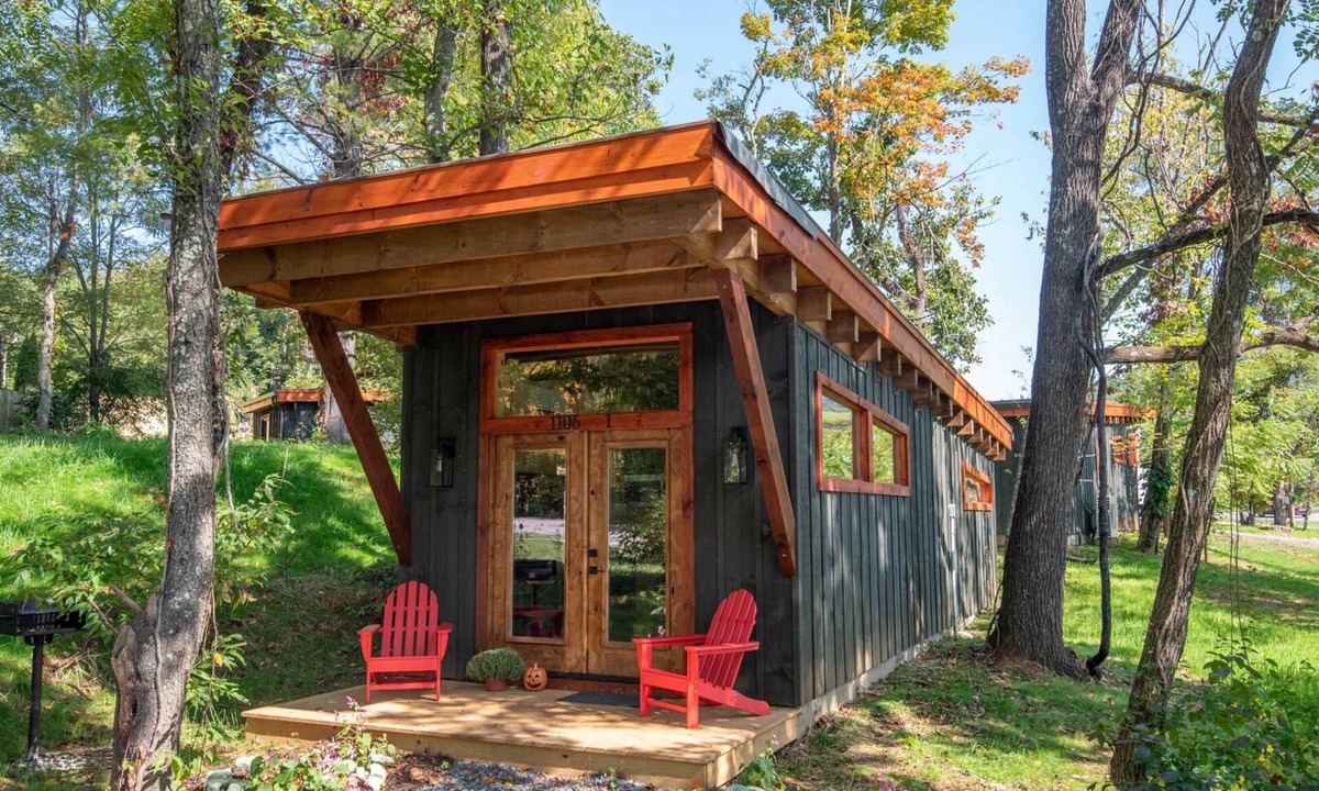 West Jefferson Cabin | Camp 4 Tiny Homes | #1 Grandfather Mountain | 1 Mi. to Downtown West Jefferson