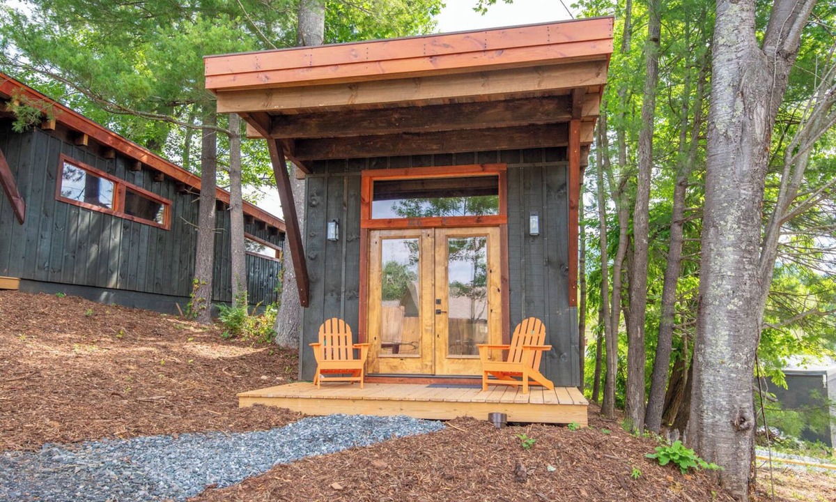 West Jefferson Cabin | Camp 4 Tiny Homes | #5 Mount McKinley | 1 Mi. to Downtown West Jefferson