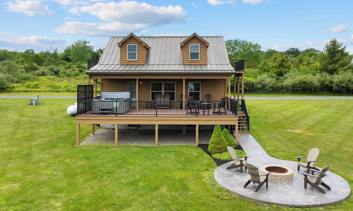 Town of Milo Cabin | Castello at Castle Point, 3 bedroom cabin with hot tub, pool table, lake view!