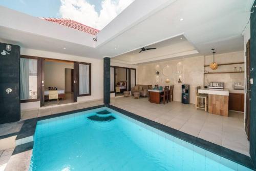 Berawa Villa | Central Canggu: 2 bedroom Villa Getaway