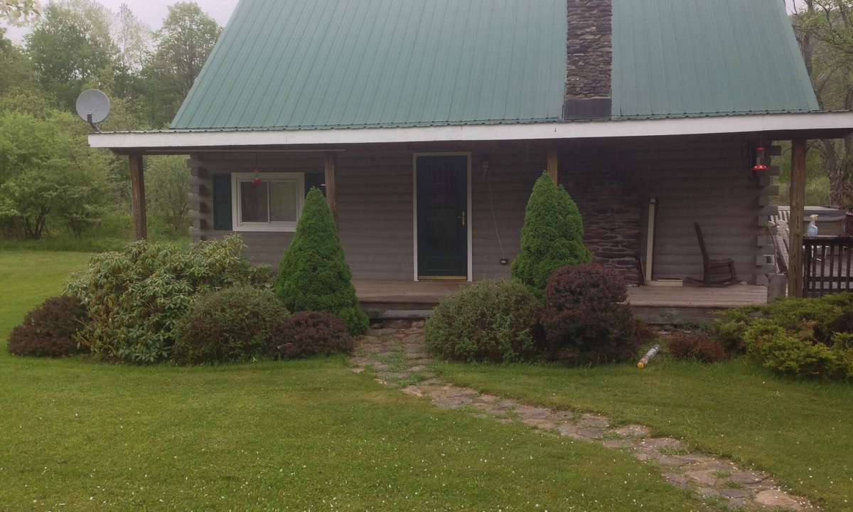 Fleischmanns Cabin | Charming 2-bedroom cabin with HOT TUB, WIFI, and all amenities!