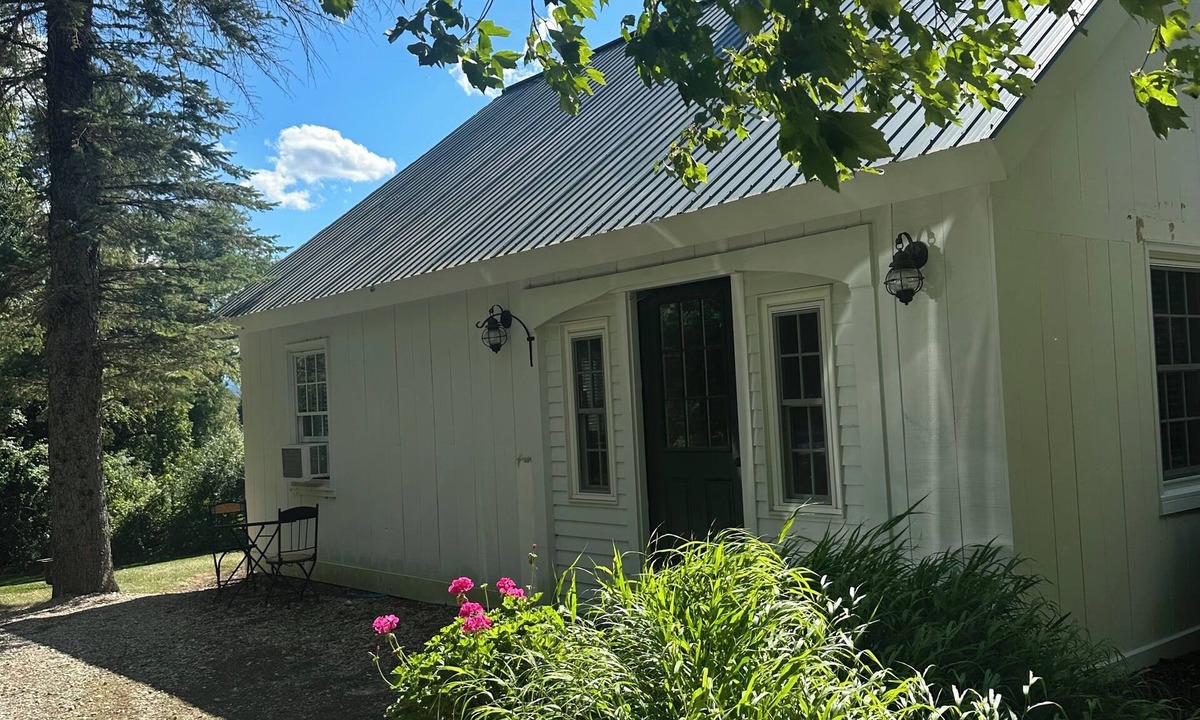 Manchester Cottage | Charming 2 br cottage in Manchester Village. Steps from Equinox Hotel and Spa.