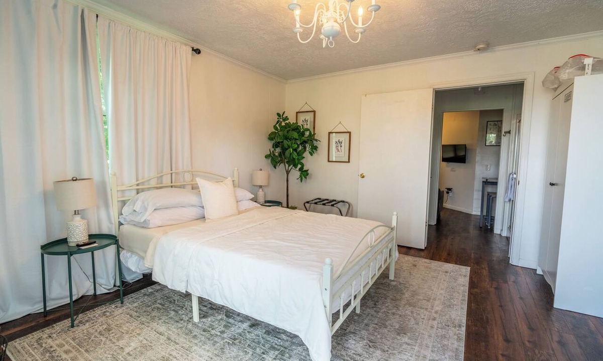 Floyd Dale Cottage | Charming Cottage with easy access to local attractions-pet and kid friendly