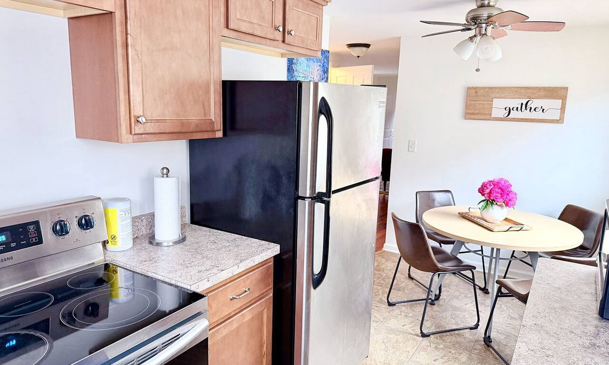 East Irondequoit Apartment | Charming Cozy 1-bedroom apartment in terrific suburban Irondequcit area