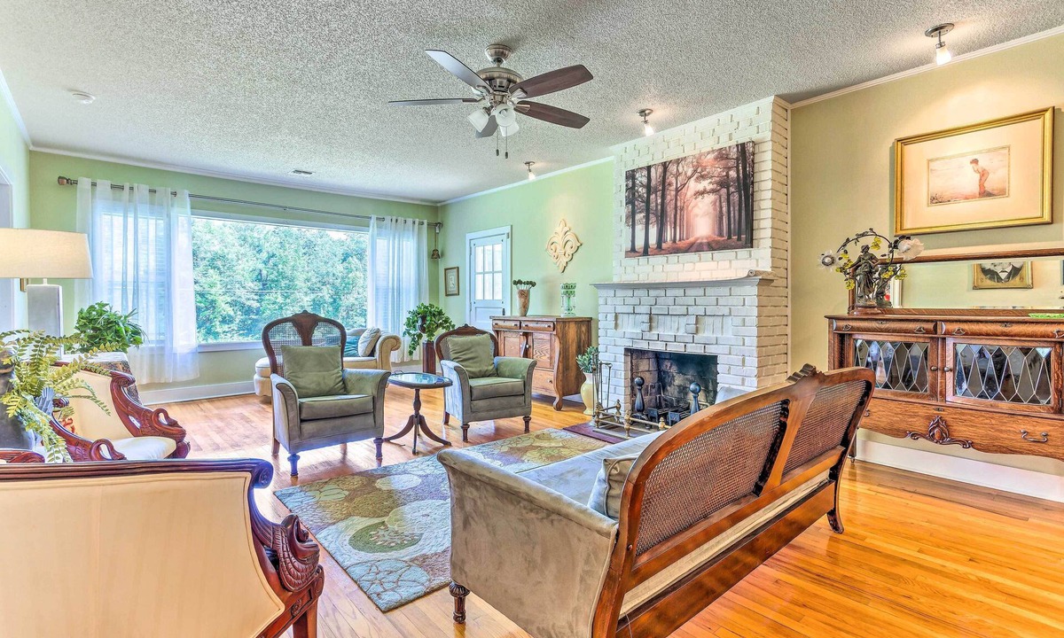 De Funiak Springs House | Charming Home: 2 Mi to Dtwn DeFuniak Springs!
