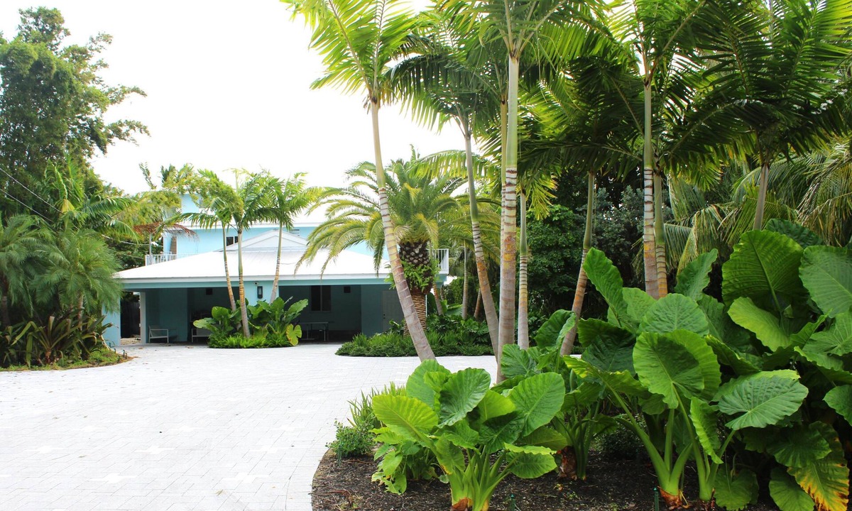 Tavernier Villa | Charming Ocean Front Pool Home with dockage & pool