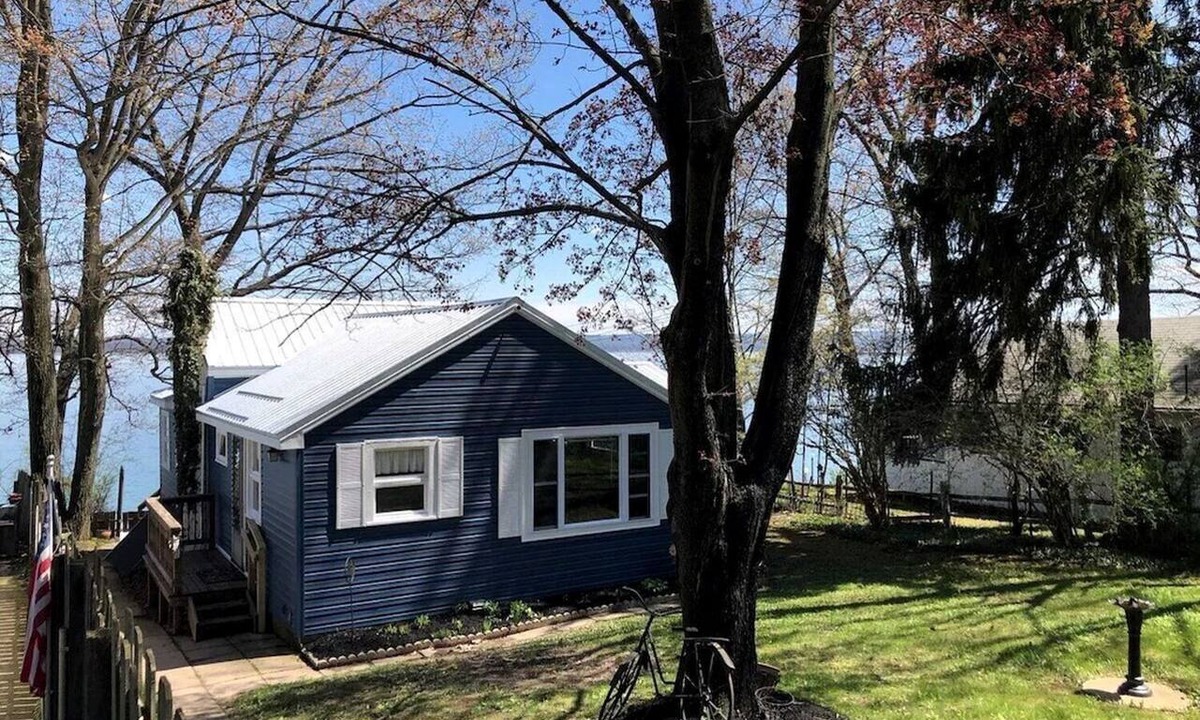 Dresden Cottage | Charming Pet-Friendly Cottage Seconds from Lake near Rochester, New York
