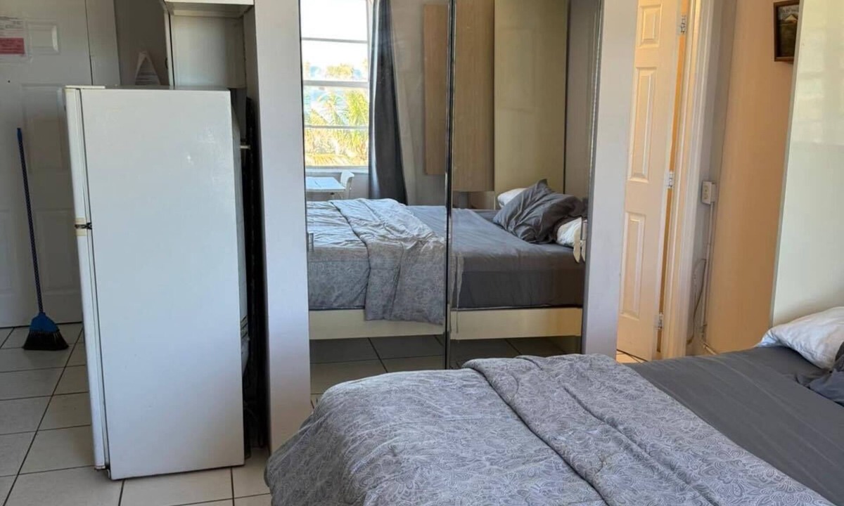 North Beach Apartment | Charming studio in sunny Miami Beach with ocean view!