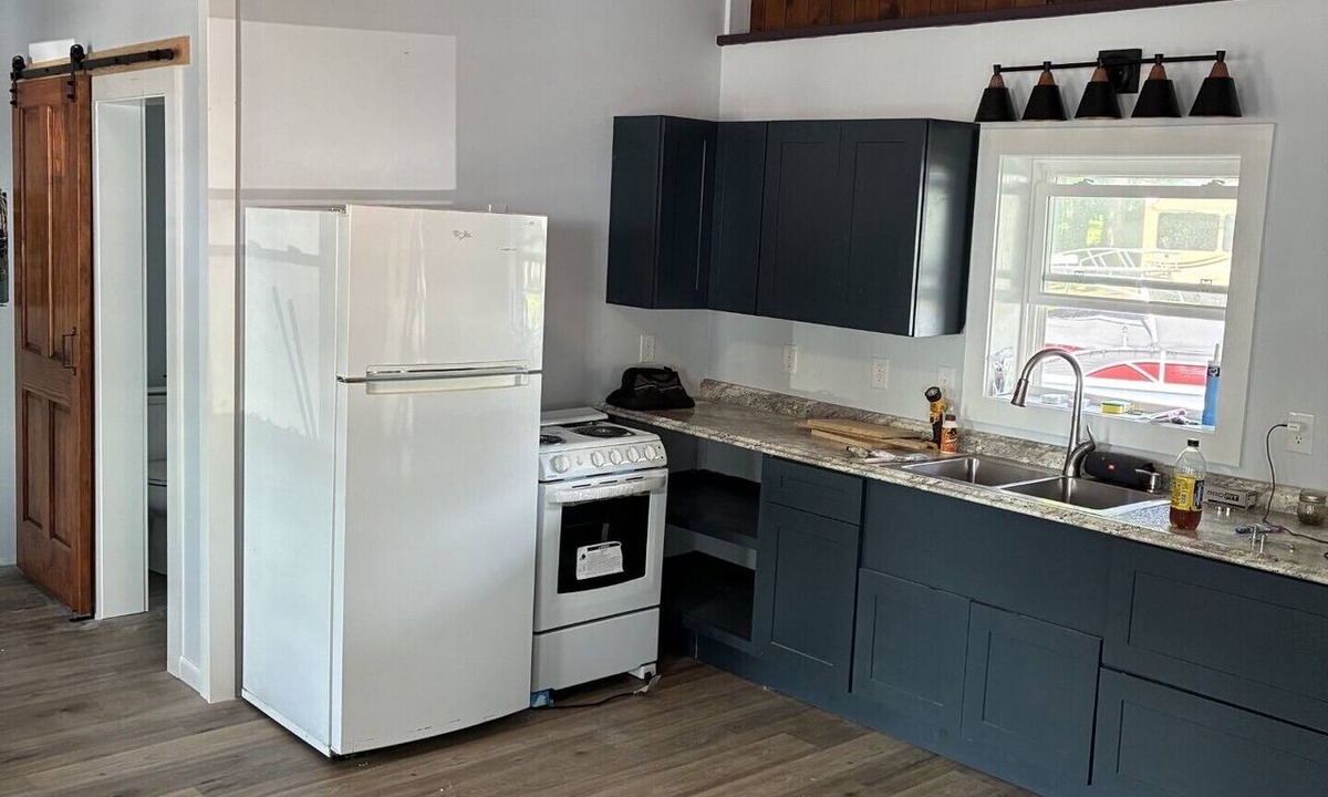 Constantia Apartment | Charming studio with AC on Oneida Lake. Great Fishing, Slip Included.