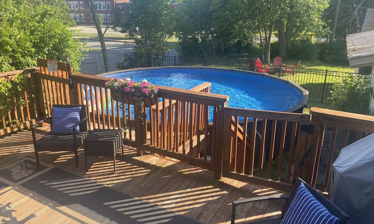 Warrensburg House | Cheerful 3-bedroom home with a pool