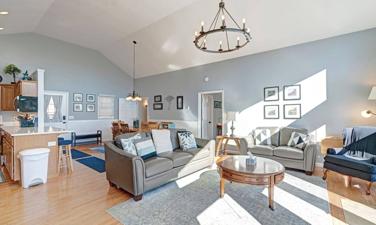 Seven Devils House | ChrisP View- Mtn House, Mtn View, Pet-Friendly, Gas Fireplace