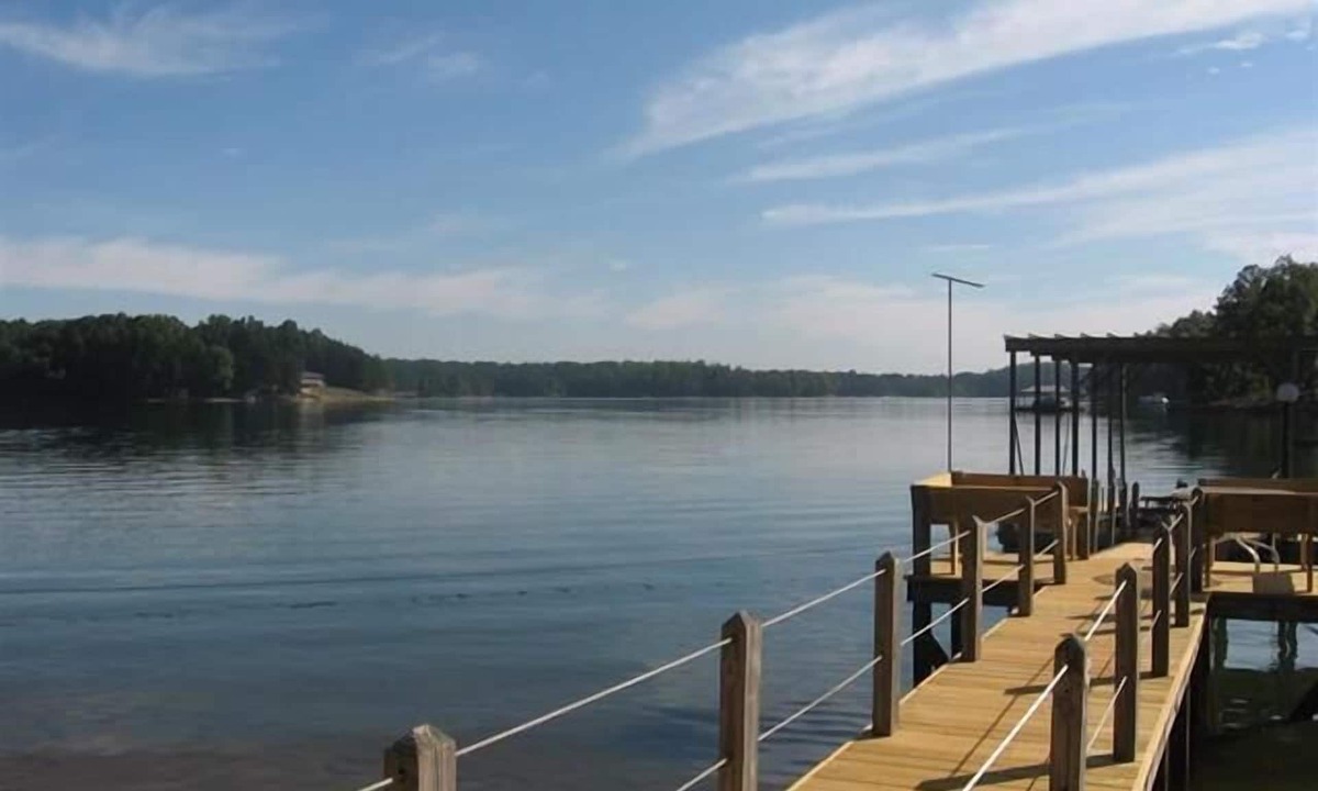 Seneca House | Close to Mountains, Clemson, Asheville, Marina & Best Lake in the Carolinas
