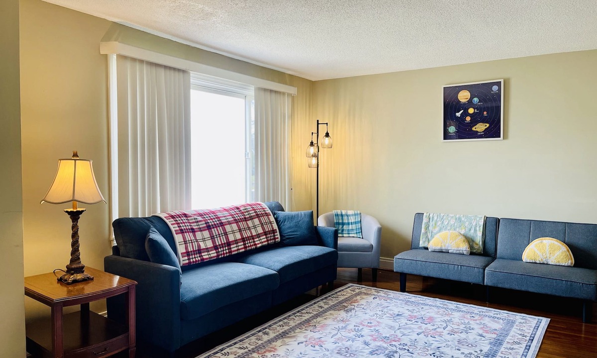 Amherst House | Comfortable 3BR House Near UB, Parking, WiFi, Backyard