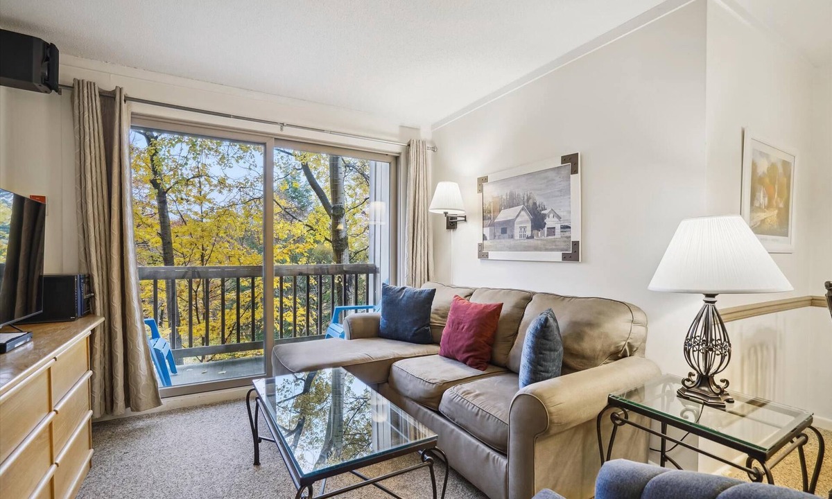 Killington Condo | Comfortable one bedroom condo. It offers Killington's best value on top of the mountain F5