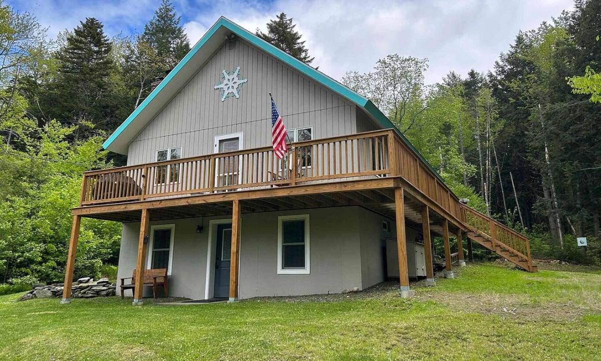 West Townshend Ski Chalet | Cozy 3 bedroom 2 bathroom chalet centrally located in Southern Vermont.