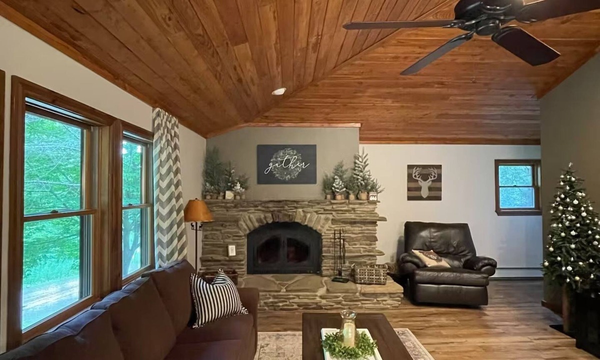 Great Valley Ski Chalet | Cozy 3 bedroom chalet with hot tub in Ellicottville minutes from Holiday Valley.