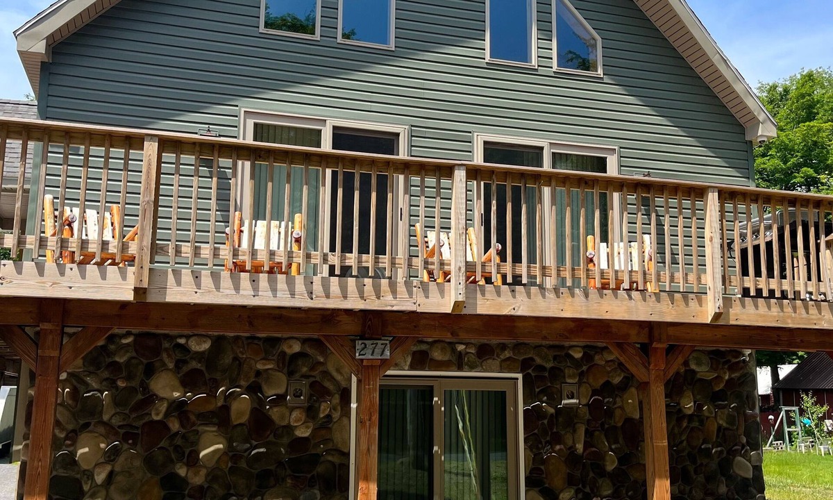 Town of Webb Ski Chalet | Cozy Chalet in walking distance into Old Forge and Water Park. With A/C