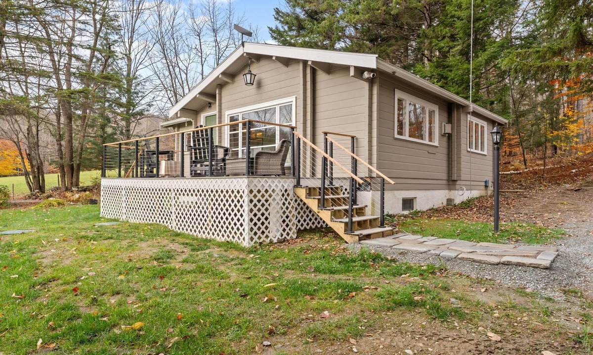 Enosburg Falls Cabin | Cozy Modern 3-bedroom cabin, mountain views just 20 minutes from Jay Peak.