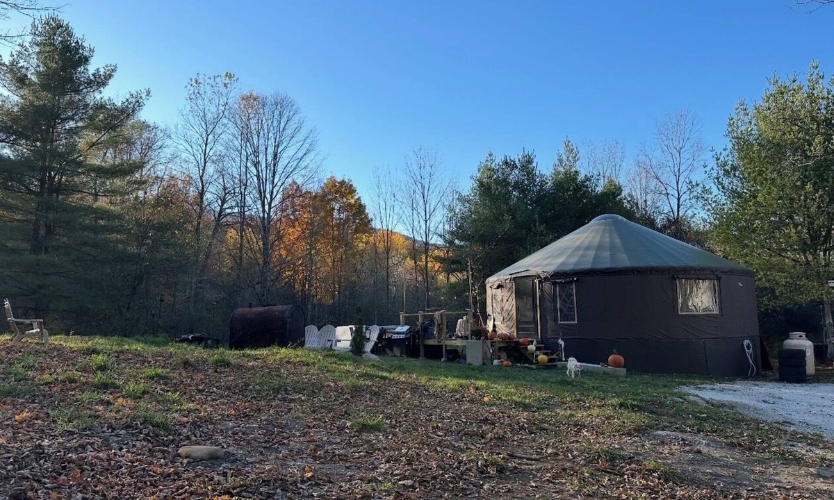 Clarendon House | Cozy Moonship Yurt in the woods
