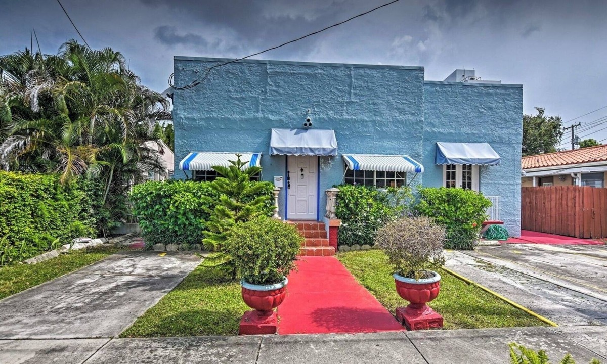Coral Way Apartment | Cozy studio with refreshing AC near Brickell and Coconut Grove