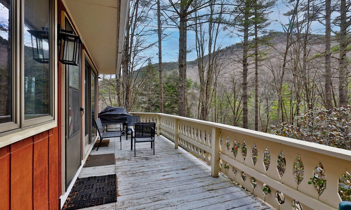 Bridgewater Corners House | Cozy Vermont House Near Killington and Woodstock. Mountainside. Close to Slopes.